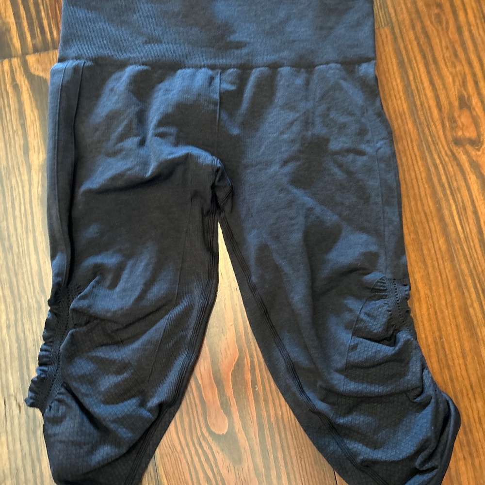 lululemon In the Flow Cropped leggings. Size 8